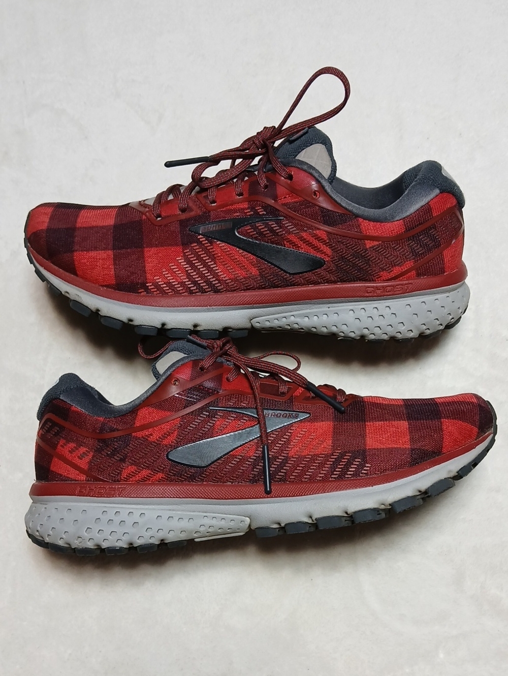 Brooks Ghost 12 Buffalo Plaid Shoes Size 9 Womans